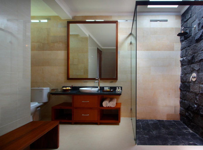 Bathroom 14