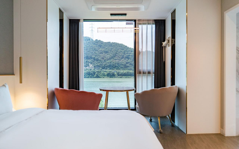 Bedroom 14