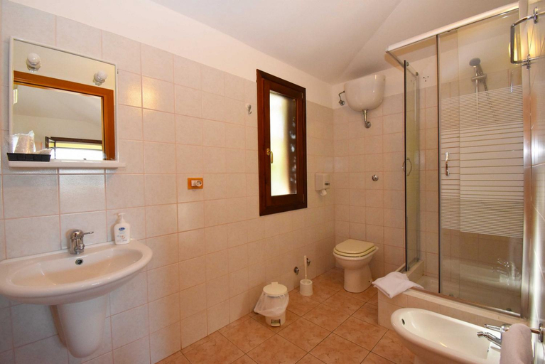 Bathroom 2, La Corte Degli Ulivi, Ogliastra