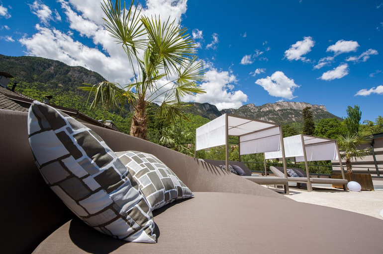Others 2, Haus Gregori Modern & Central Stay in Vineyard with Rooftop & Served Breakfast, Bolzano