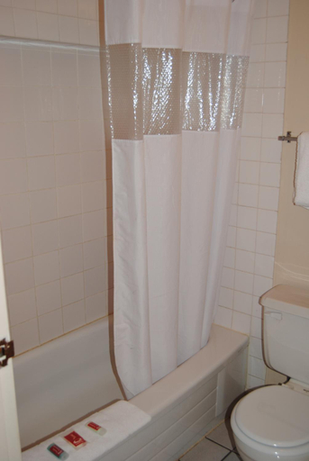 Bathroom 3, Economy Inn Edmonton, Division No. 11