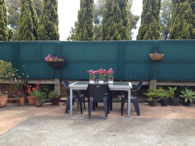 Food & Drinks, Rippleside Park Motor Inn, Geelong West