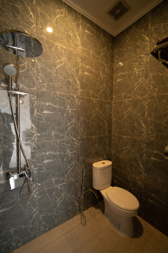 Bathroom 8