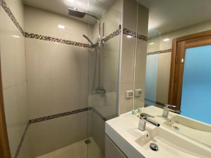 Bathroom 3, Laguna Beach Resort 2 Condominium by Monica, Pattaya