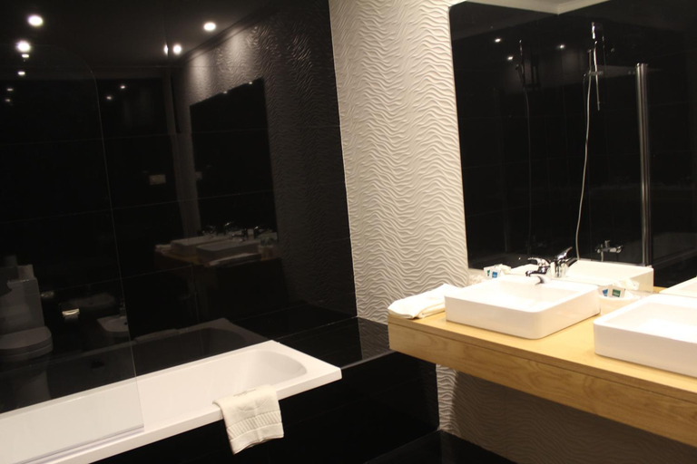 Bathroom 5, Douro Cister Hotel Resort Rural & Spa, Tarouca