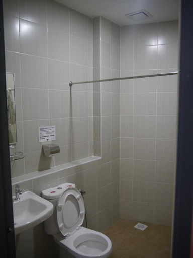 Bathroom 5, Hotel Wawasan, Kluang