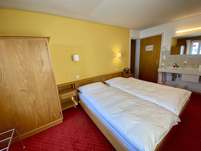 Bedroom 2, Hotel Alpina Parpan, Albula