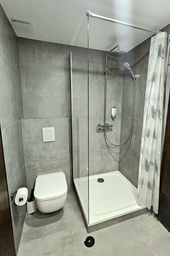 Bathroom 5, Hotel Quellenhof, Garmisch-Partenkirchen