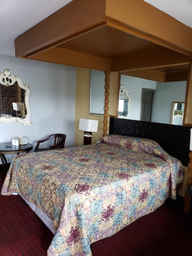 Bedroom 2, Welcome Inn & Suites - Lyons, Cook