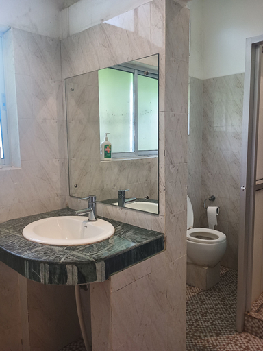 Bathroom 3, Lilawati's Blue Fox, Kamrup Metropolitan