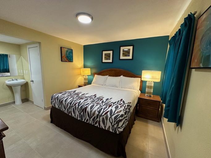 Bedroom 2, Royal Inn, Karnes