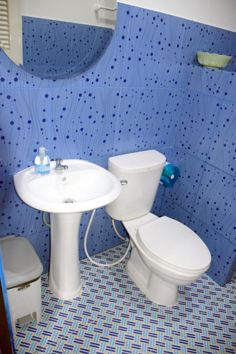 Bathroom 3, Baan Longhaad, Ko Lanta