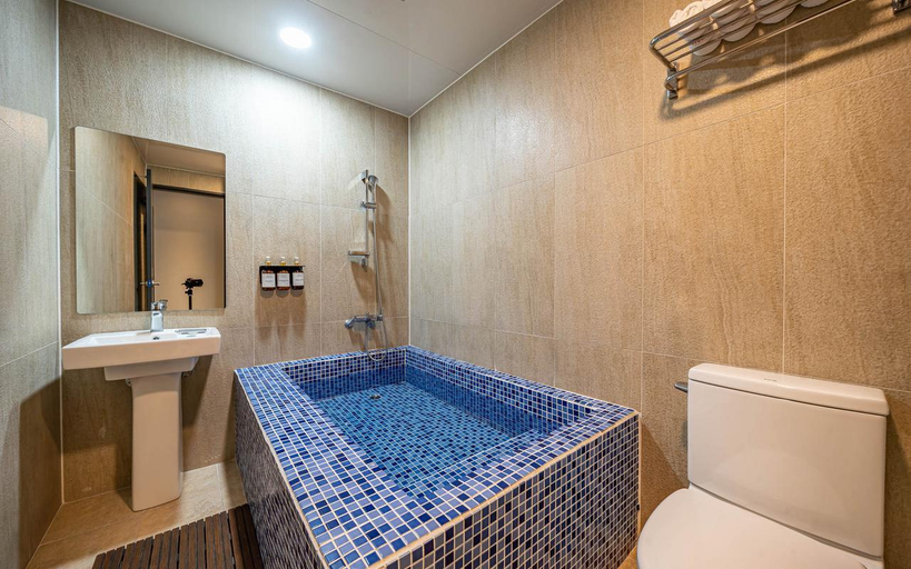 Bathroom 3, Andong Case Hotel, Andong