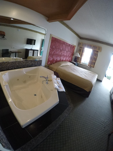 Bathroom 4, Luxe Inn and Suites, Cook