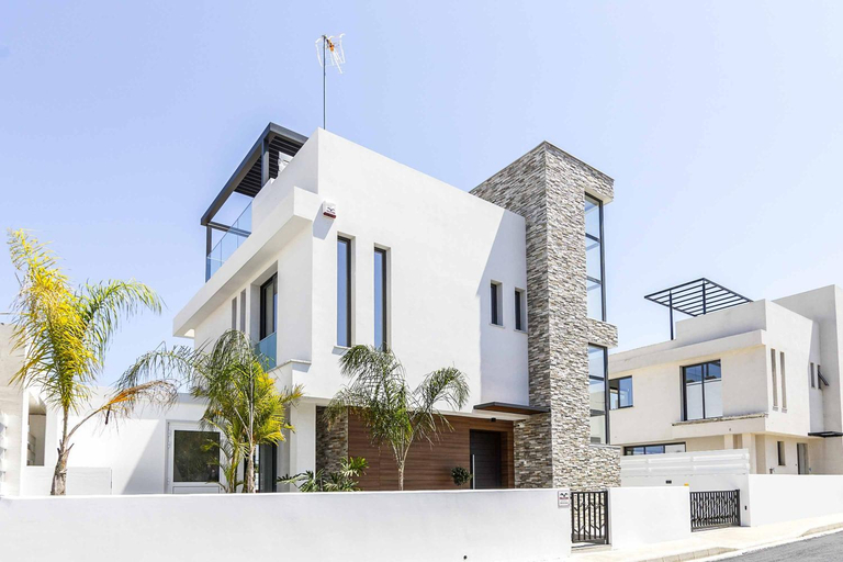 Exterior & Views 2, Louis Chris Le Mare Gold