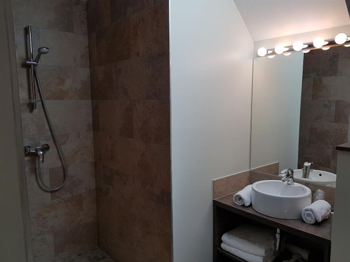 Bathroom 7
