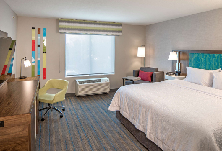 Bedroom 3, Hampton Inn Hastings, Adams