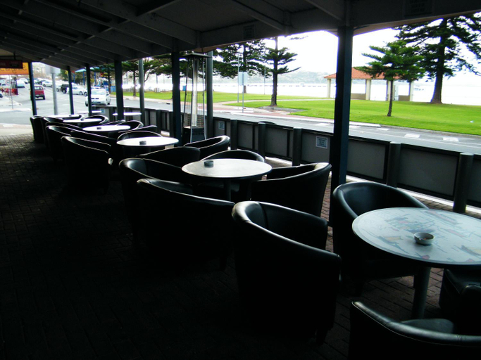 Food & Drinks 4, Grand Tasman Hotel, Port Lincoln