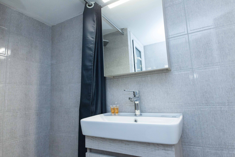 Bathroom 4, Ano Kipseli Athens Gem 1 Bd Apt for 4, Attica