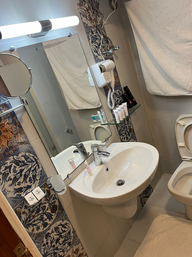 Bathroom 3, Amwaj Hotel, Ad-Dukhaylah