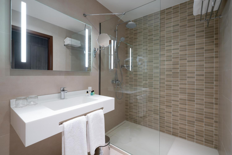 Bathroom 4, Golden Tulip Royaume, Les Eucalyptus