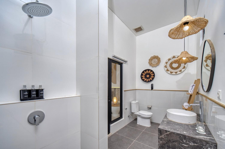 Bathroom 23