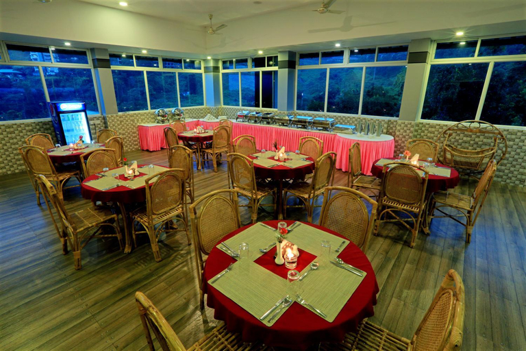 Food & Drinks 5, Monsoon Grande, Idukki