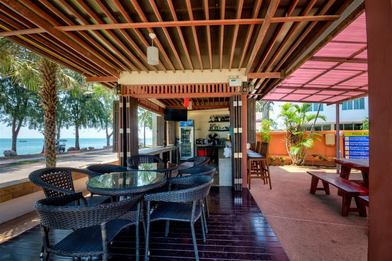 Food & Drinks 5, Palm Beach Resort, Pran Buri