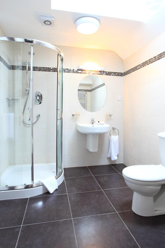 Shower 2, O'Donnabhain's