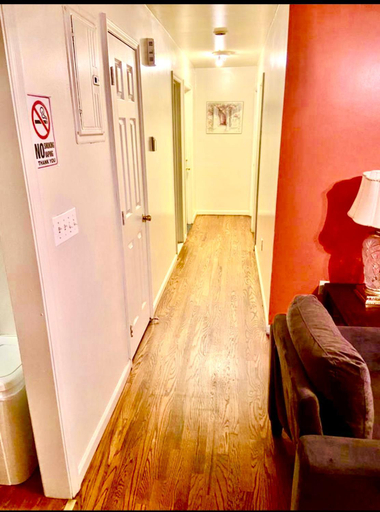 Others 5, Large 3-Bedrooms/2-Bath Apt, One Block to Train, New York