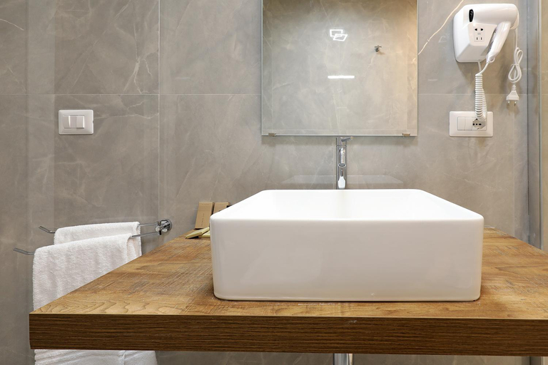 Bathroom 4, Rome Plaza Suites, Luxury Collection, Rome