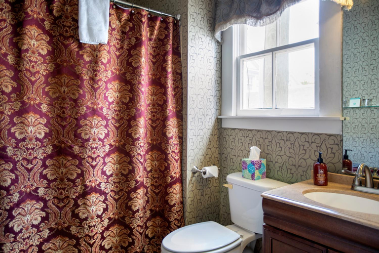 Bathroom 18