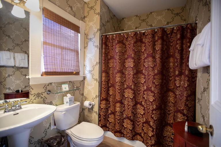 Bathroom 19