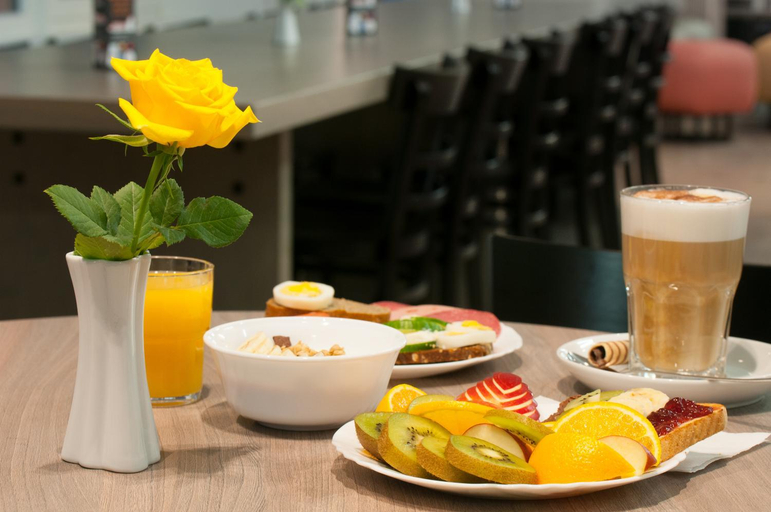 Food & Drinks 5, a&o Koln Hauptbahnhof, Köln