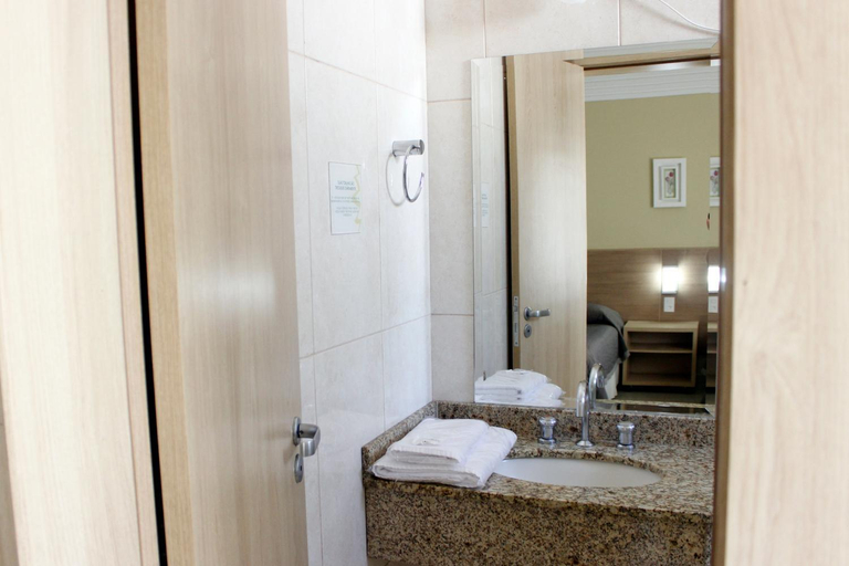 Bathroom 4, Francisco Beltrao Palace Hotel, Francisco Beltrão