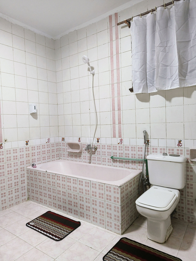 Bathroom 3, The Pharaohs Guest House, Al-'Umraniyah