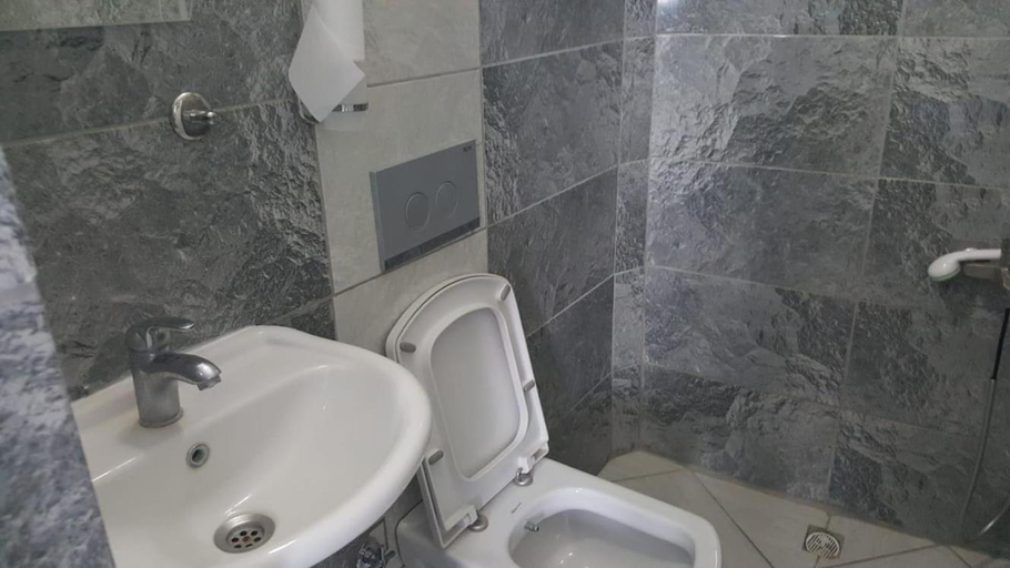 Bathroom 2, GokMavi Pansiyon, Bodrum