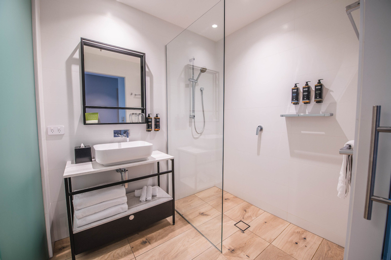 Bathroom 18