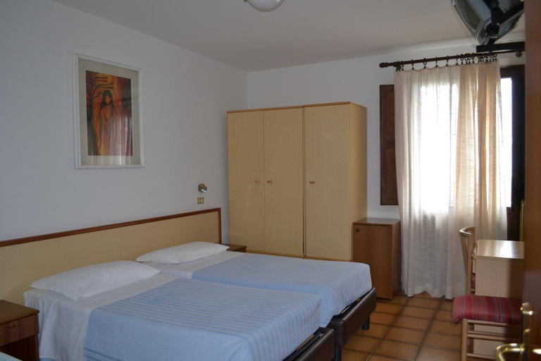 Bedroom 3, Hotel Miramonti, Modena