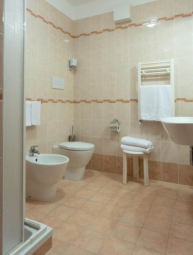 Bathroom 5, Domus Hotel, Isernia
