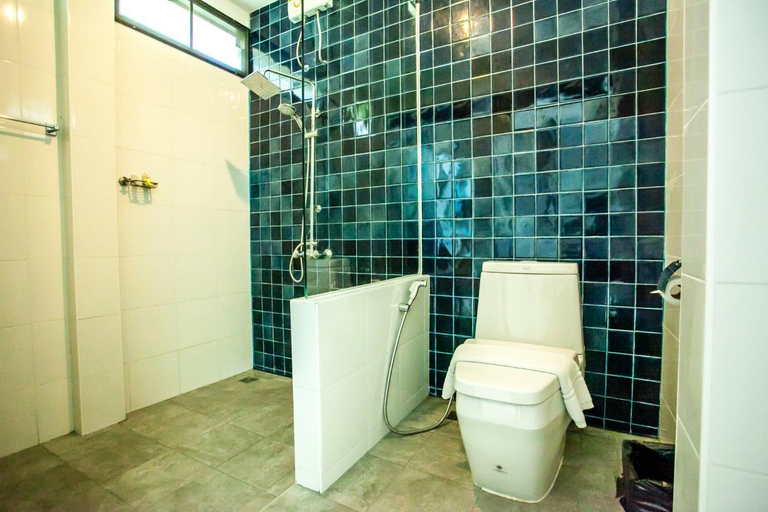 Bathroom 5, Himaphan Boutique Resort, Phuket Island