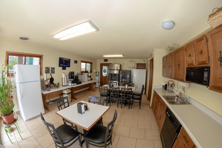 Food & Drinks 5, Americas Best Value Inn Chanute, Neosho