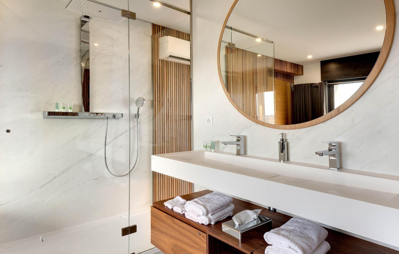 Bathroom 5, Villa Miramar, Hérault