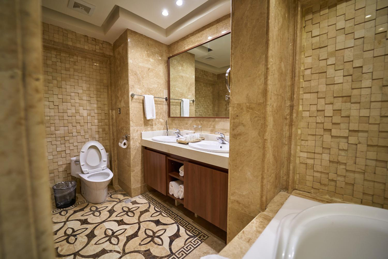 Bathroom 4, The Lilygate Lagos, Eti-Osa