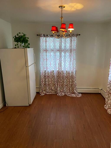 Others 4, Large 3-Bedrooms/2-Bath Apt, One Block to Train, New York