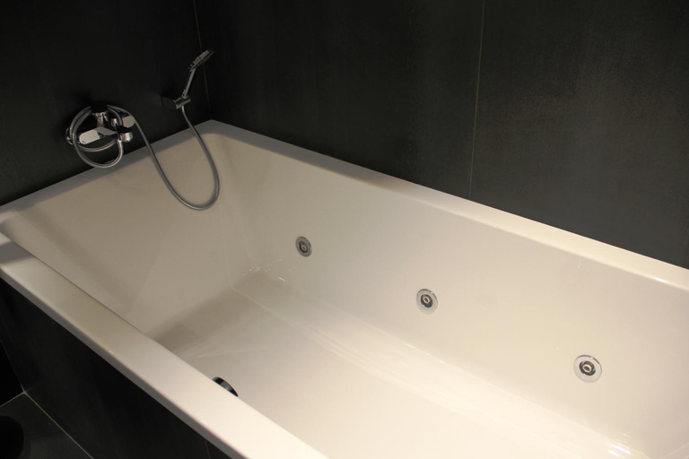 Bathroom 5, Mercure Madrid Centro, Madrid