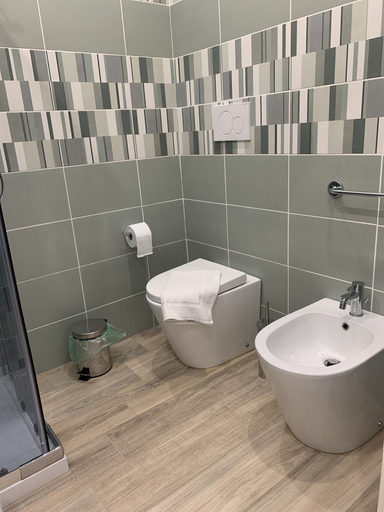 Bathroom 5, Maryam23, Syracuse