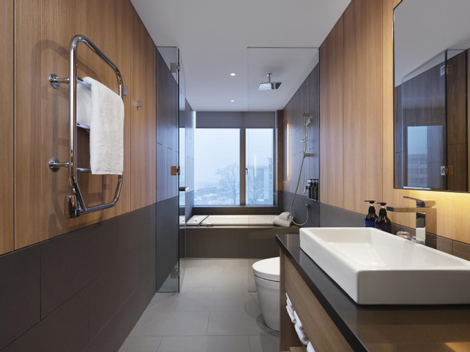 Bathroom 11