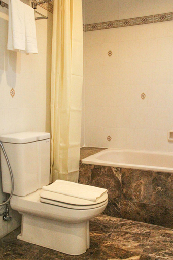 Bathroom 19