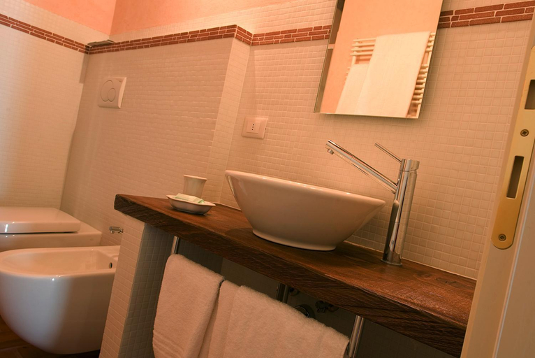 Bathroom 2, Villa Ghislanzoni, Vicenza